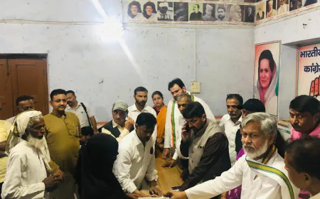 वजीरगंज: कांग्रेस द्वारा वजीरगंज पीड़ितों को भेजी गई सहायता राशि, अमीरों ने भी लूटीं