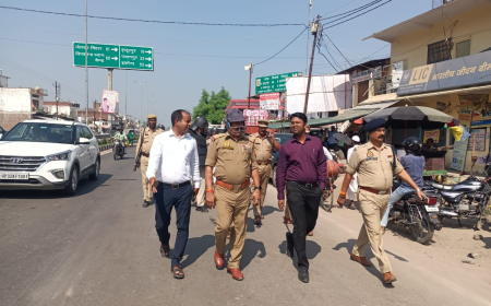 दुर्गा मूर्ति विसर्जन व दसहरा पर्व को शांति पुर्वक सफल बनाने हेतु SDM कैसरगंज के अगुवाई में अधिकारीयों ने किया गस्त